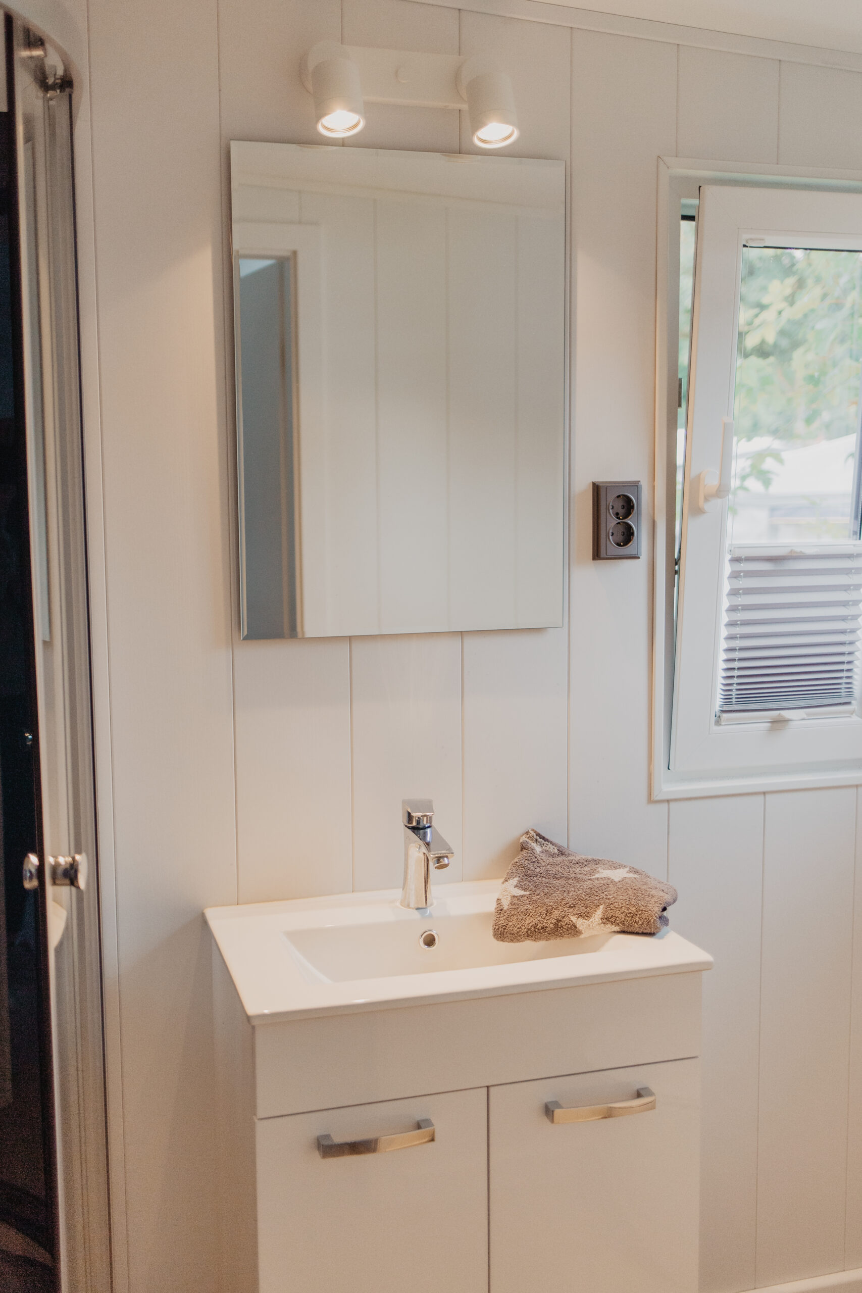 Badezimmer im Deluxe Mietwohnwagen